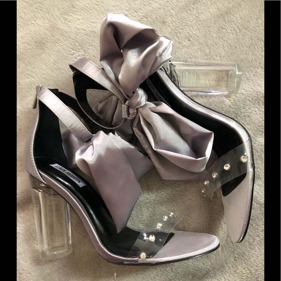 Size 8.5 Silver Ribbon Tie Clear Strap Lucite Heel - Picture 7 of 8